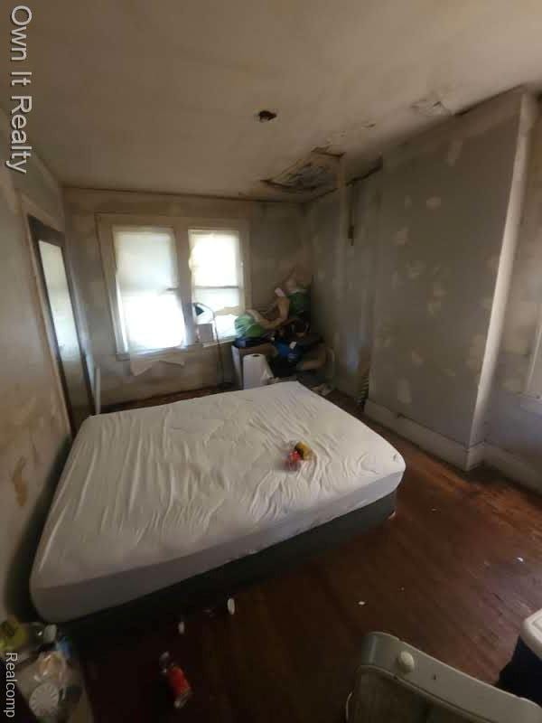 1950 Lawrence St, Detroit, MI 48206 - bedroom featuring wood finished floors and baseboards