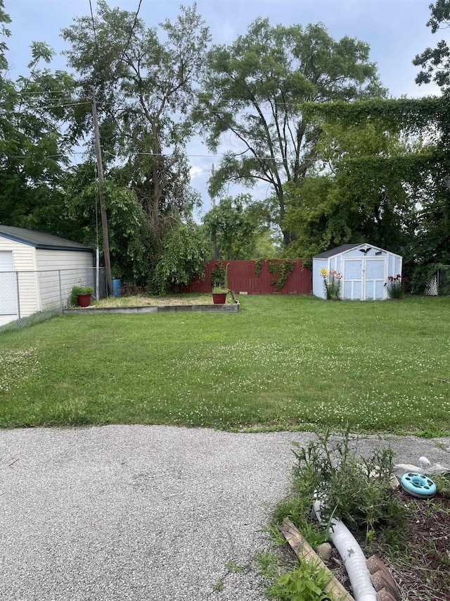 2205 Owen St, Saginaw, MI 48601 - view of yard featuring a shed and view of wooded area
