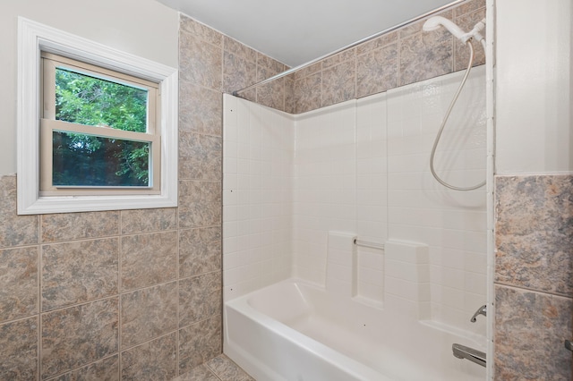 1402 Gracel St, Jackson, MI 49202 - full bath with tub / shower combination