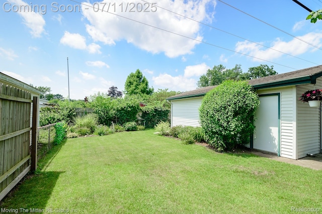 13620 Aston St, Romulus, MI 48174 - view of yard with an outbuilding