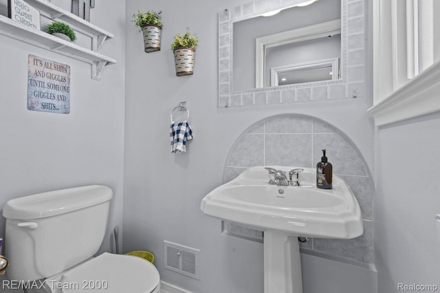 22543 E 11 Mile Rd, Saint Clair Shores, MI 48081 - half bath with toilet and backsplash