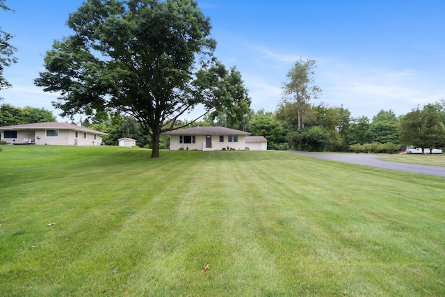2230 Oleary Rd, Jackson, MI 49201 - view of grassy yard with a garage
