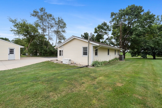 2230 Oleary Rd, Jackson, MI 49201 - view of home's exterior featuring a lawn