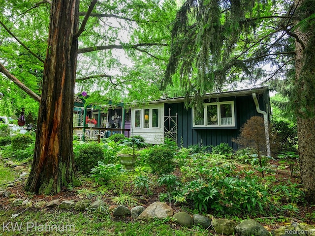 6636 Broadbridge Rd, Cottrellville, MI 48039 - view of front of property featuring board and batten siding