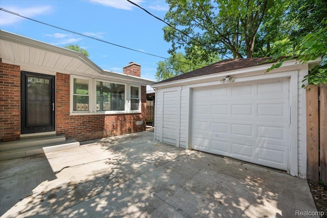1450 Hampton Rd, Grosse Pointe Woods, MI 48236 - detached garage with driveway