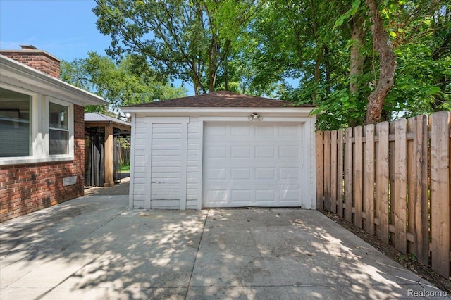 1450 Hampton Rd, Grosse Pointe Woods, MI 48236 - detached garage with concrete driveway