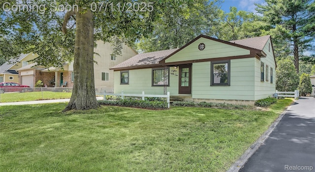 1845 Van Courtland Dr, Troy, MI 48083 - view of front facade featuring a shingled roof