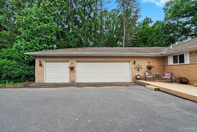 1540 Milford Hills Dr, Milford, MI 48381 - view of garage
