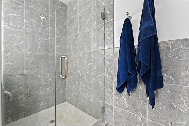 1540 Milford Hills Dr, Milford, MI 48381 - bathroom featuring a stall shower
