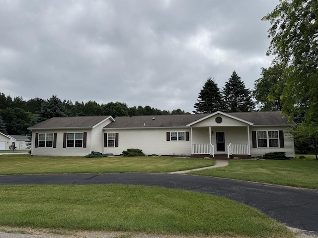 7826 Sunset Shores Dr Unit 43, Canadian Lakes, MI 49346 - ranch-style home with a front lawn and covered porch