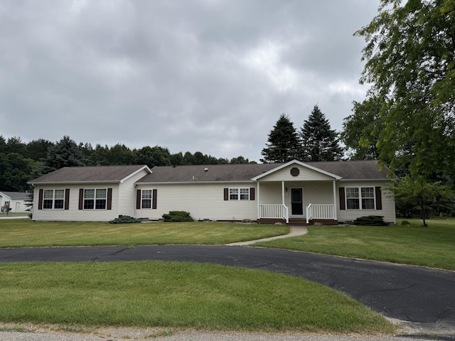 7826 Sunset Shores Dr Unit 43, Canadian Lakes, MI 49346 - ranch-style house featuring a front lawn and a porch