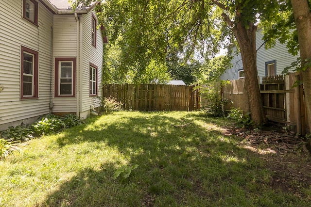 1228 Wells Pl, Kalamazoo, MI 49001 - view of fenced backyard
