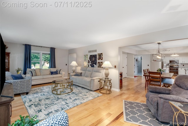 2661 Nottingham, Waterford, MI 48329 - living area featuring light wood-style floors and baseboards