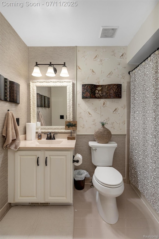 2661 Nottingham, Waterford, MI 48329 - full bath featuring vanity, tile patterned floors, wallpapered walls, and a shower with curtain