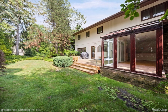 4724 Tara Ct, West Bloomfield, MI 48323 - view of green lawn featuring a deck