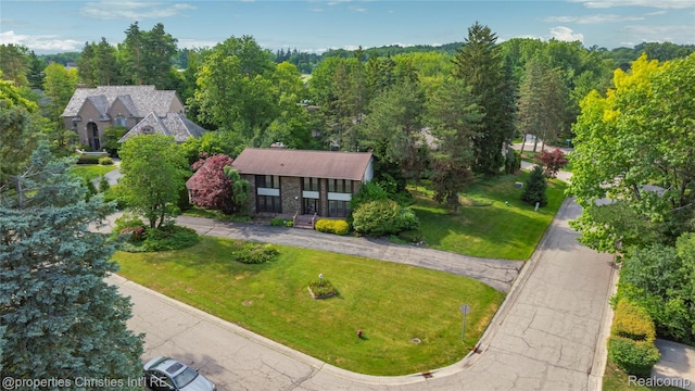 4724 Tara Ct, West Bloomfield, MI 48323 - aerial view of property and surrounding area with a heavily wooded area