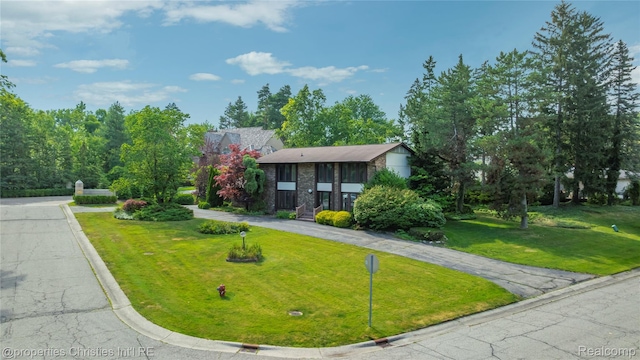 4724 Tara Ct, West Bloomfield, MI 48323 - view of front of house with a front lawn
