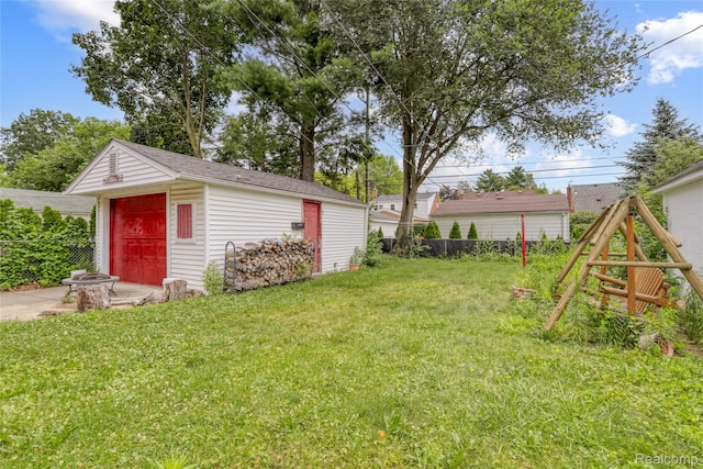 928 N Denwood St, Dearborn, MI 48128 - view of yard featuring an outdoor structure, a detached garage, and concrete driveway