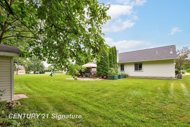 11315 Grand Oaks Dr, Clio, MI 48420 - view of grassy yard