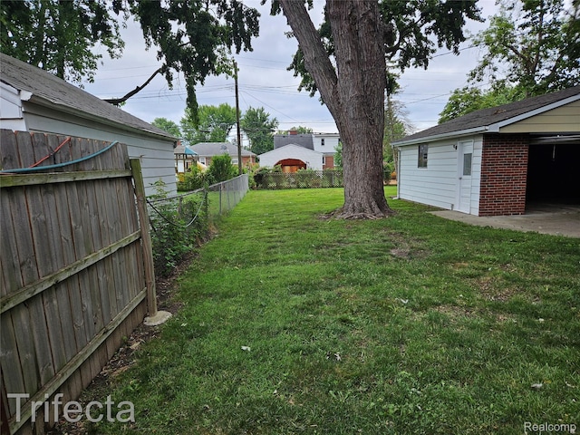 16684 Forest Ave, Harrison Township, MI 48021 - view of yard
