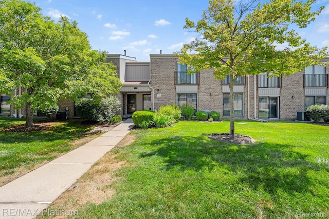 17979 University Park Dr, Livonia, MI 48152 - view of property