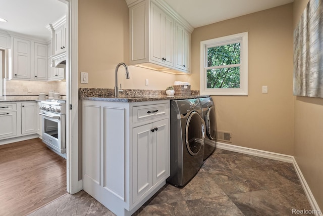 1257 Lake Shore Blvd, Lake Orion, MI 48362 - laundry area featuring washer and dryer and bar with sink