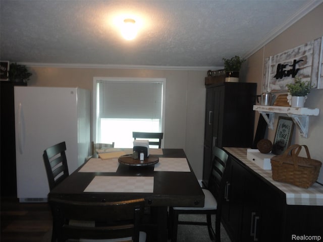 5933 Vernon, Belleville, MI 48111 - dining space featuring ornamental molding and a textured ceiling