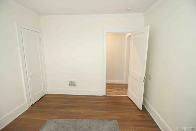 1324-1322 Wayburn St, Grosse Pointe, MI 48230 - empty room with dark wood finished floors