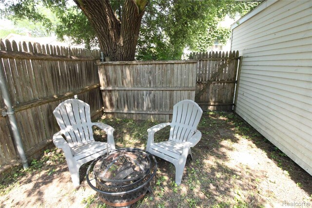 1324-1322 Wayburn St, Grosse Pointe, MI 48230 - view of yard featuring a fire pit