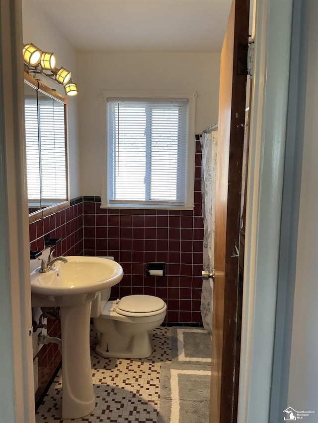 1503 Philomene Blvd, Lincoln Park, MI 48146 - bathroom featuring tile walls, a wainscoted wall, and a shower with curtain