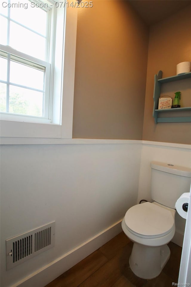 4385 Nelson Scott Dr, Holly, MI 48442 - bathroom featuring wood finished floors and a wainscoted wall