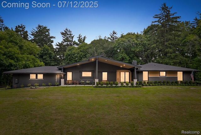3539 Walbri Dr, Bloomfield Hills, MI 48304 - view of front of property featuring a lawn