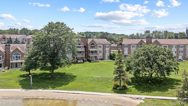 3410 Adams Shore Dr, Waterford, MI 48329 - view of property's community featuring a residential view and a yard