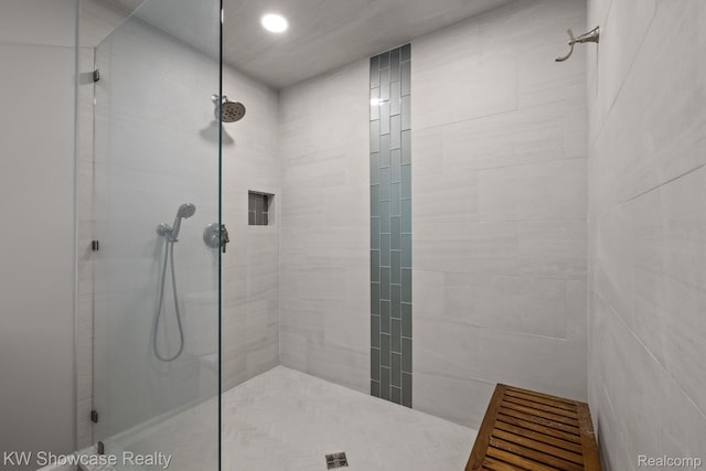 3410 Adams Shore Dr, Waterford, MI 48329 - full bathroom with a walk in shower and recessed lighting