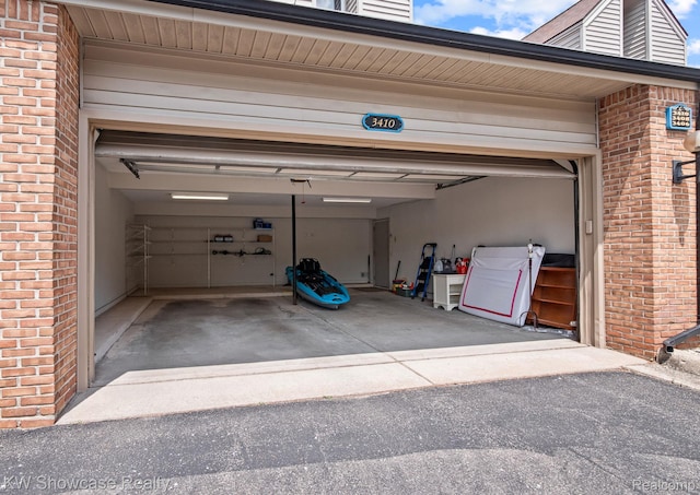 3410 Adams Shore Dr, Waterford, MI 48329 - garage with driveway