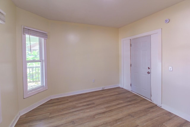 637 Prospect Ave NE, Grand Rapids, MI 49503 - spare room featuring light wood-style flooring and a smoke detector