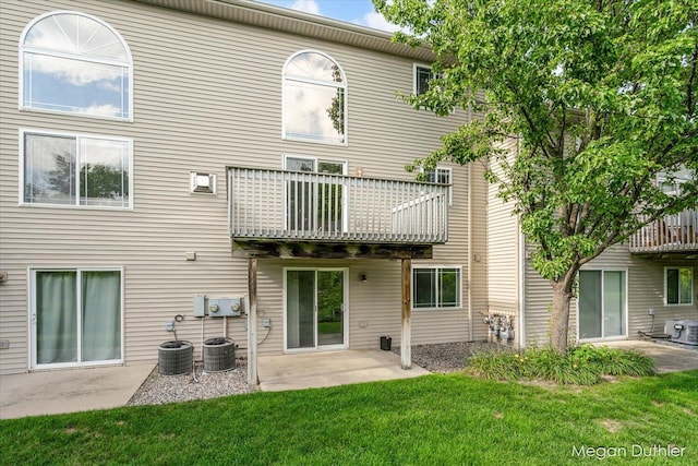 2948 Stoney Creek Ct, Hudsonville, MI 49426 - rear view of house with a yard, a patio area, and a balcony