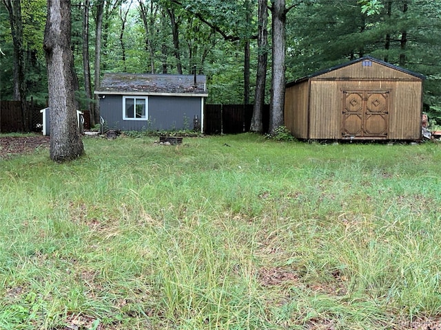 2673 Ivan, Harrison, MI 48625 - view of yard featuring a shed