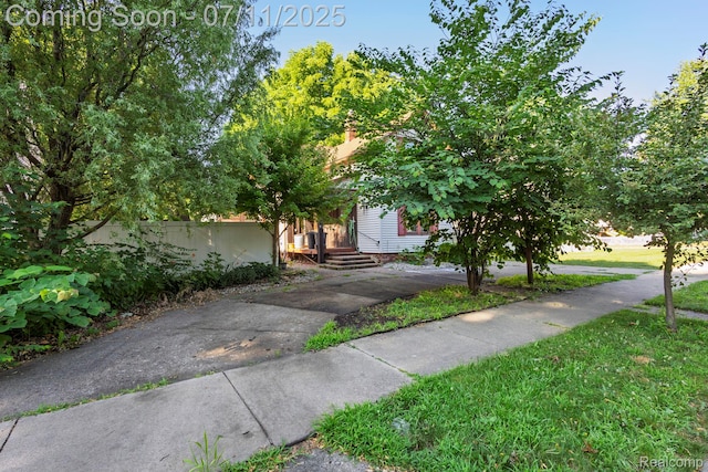 77 Hubbard St, Mount Clemens, MI 48043 - view of obstructed view of property