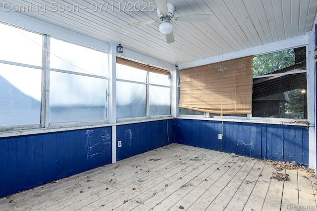 77 Hubbard St, Mount Clemens, MI 48043 - unfurnished sunroom featuring a ceiling fan