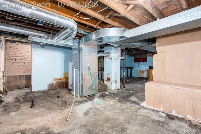 77 Hubbard St, Mount Clemens, MI 48043 - unfinished below grade area with gas water heater