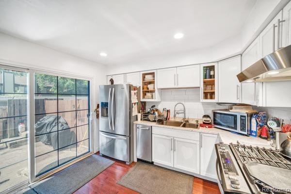 25279 Greenbrooke Dr, Southfield, MI 48033 - kitchen featuring appliances with stainless steel finishes, light countertops, white cabinetry, dark wood-style floors, and backsplash