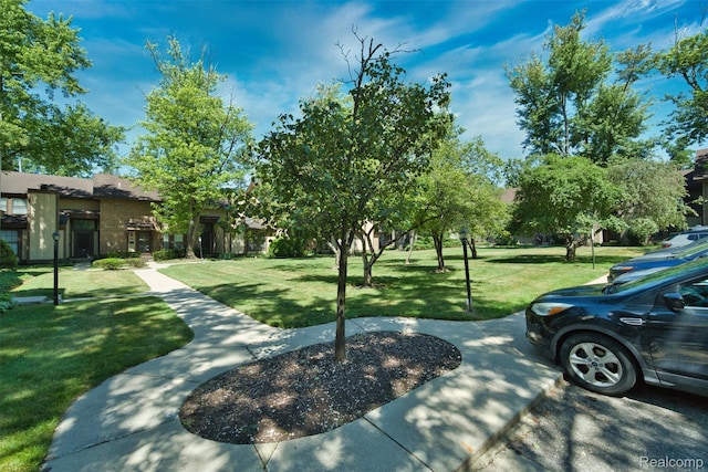 25279 Greenbrooke Dr, Southfield, MI 48033 - view of property's community featuring a lawn