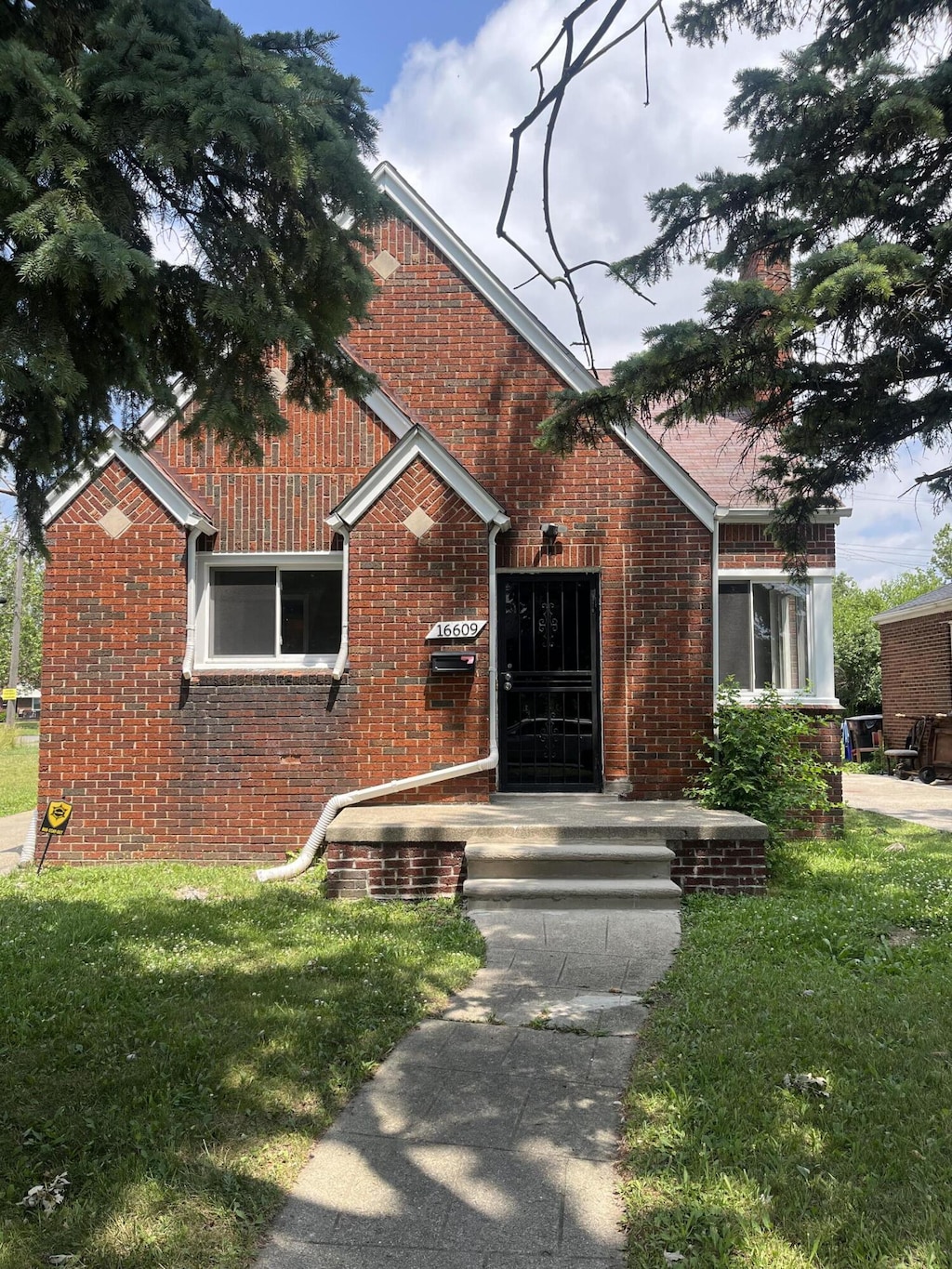 16609 Edmore Dr, Detroit, MI 48205 - photo 1