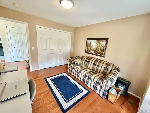 6426 Club Ct W, Grand Blanc, MI 48439 - living room with wood finished floors and baseboards