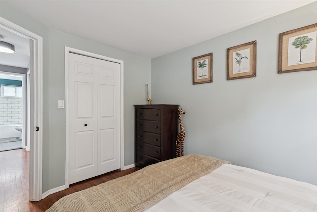 20955 Robinwood St, Farmington, MI 48336 - bedroom featuring dark wood finished floors and a closet