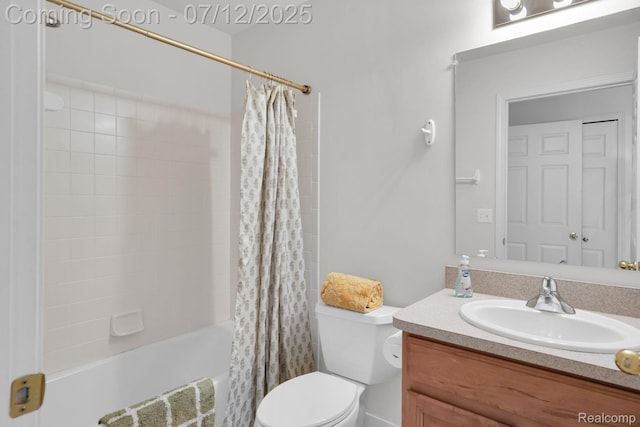 1128 Andover Cir, Commerce Twp, MI 48390 - bathroom featuring vanity and shower / bath combo
