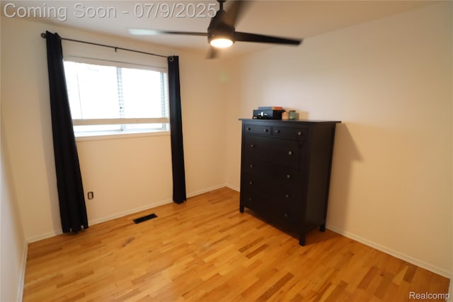 9360 Gale Rd, Goodrich, MI 48438 - bedroom featuring light wood finished floors and baseboards