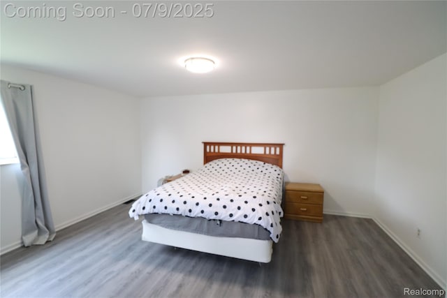 9360 Gale Rd, Goodrich, MI 48438 - bedroom featuring wood finished floors and baseboards