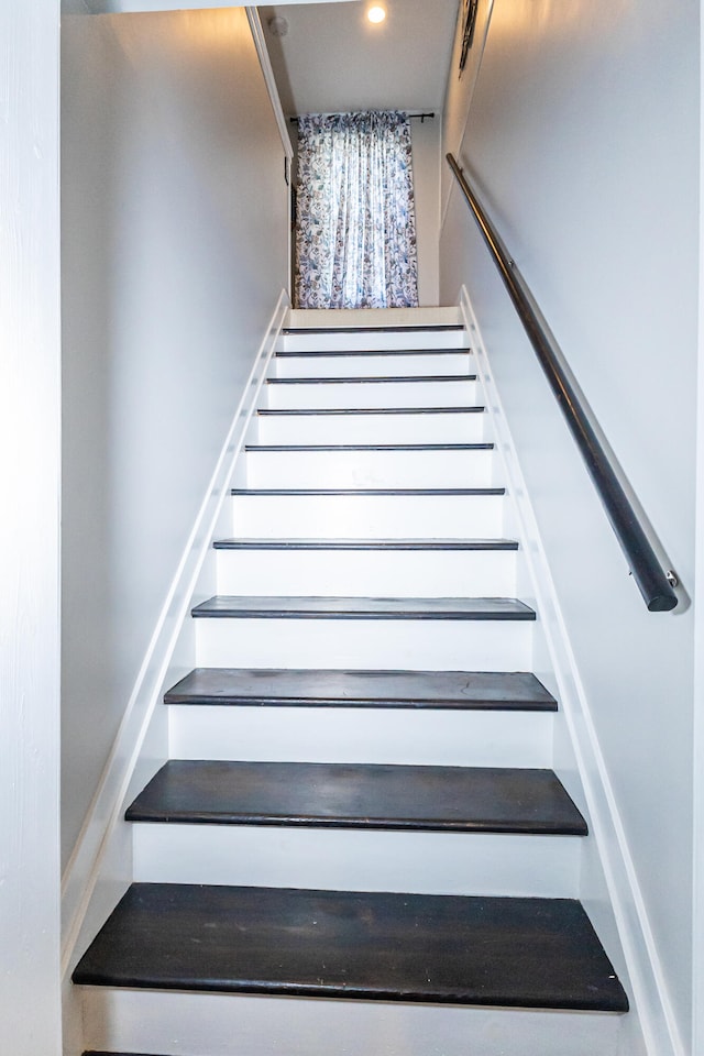 22515 E 10 Mile Rd, Saint Clair Shores, MI 48080 - view of stairway